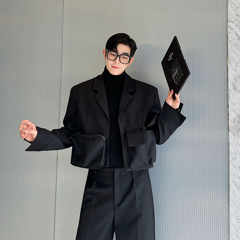 A Niche, Three-dimensional, Short Blazer With A Multi-pocket Silhouette